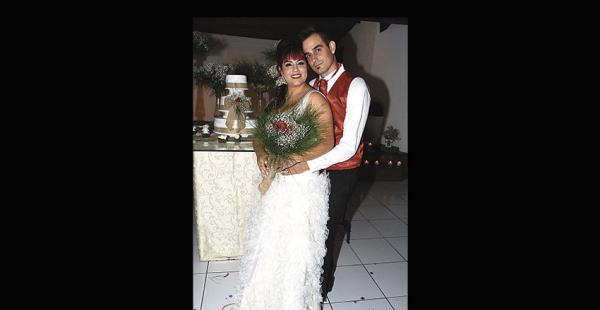 Eder Santiago y Pilar Justiniano, esposos después de ocho años y dos hijos