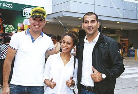 Sergio Suárez, Alejandra Vargas y Sebastián Moreno,  que hicieron un recorrido por los distintos stands de las marcas