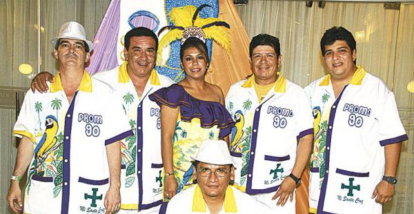 Carlos Cortez, Elar Limpias Daveiva Rivero, Ricardo Parejas, Eduardo Tapia y Juan José Escalante, bien uniformados y junto a su reina