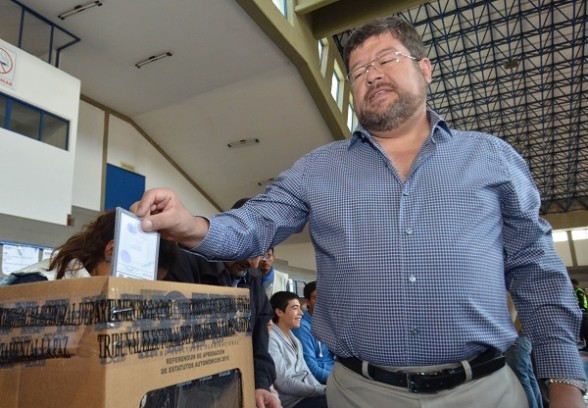 El líder de Unidad Nacional (UN), Samuel Doria Medina, emitió su voto en La Paz. - Los Tiempos Digital | Usuario