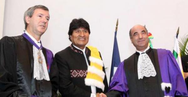 Evo Morales también fue distinguido como Doctor Honoris Causa de la Universidad de Pau, al suroeste de Francia