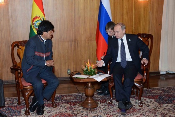 El presidente Evo Morales junto al mandatario Vladimir Putin, en una reunión en Brasil en 2014. | Foto archivo -   Abi Agencia