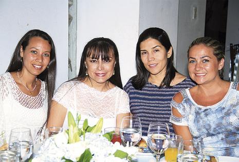Giovanna  De la Jaille, Geraldine Serrate, Paola Toledo y Ángela Villarroel
