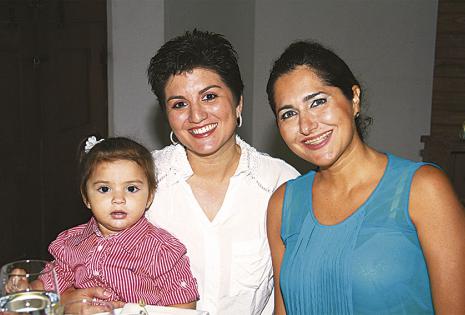 Carolina Román, Rosita Natusch y Marlenita Olazábal