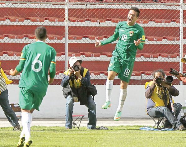 EL DELANTERO NACIONAL RODRIGO RAMALLO FESTEJA DESPUÉS DE ANOTAR UN GOL FRENTE A VENEZUELA EL PASADO JUEVES.