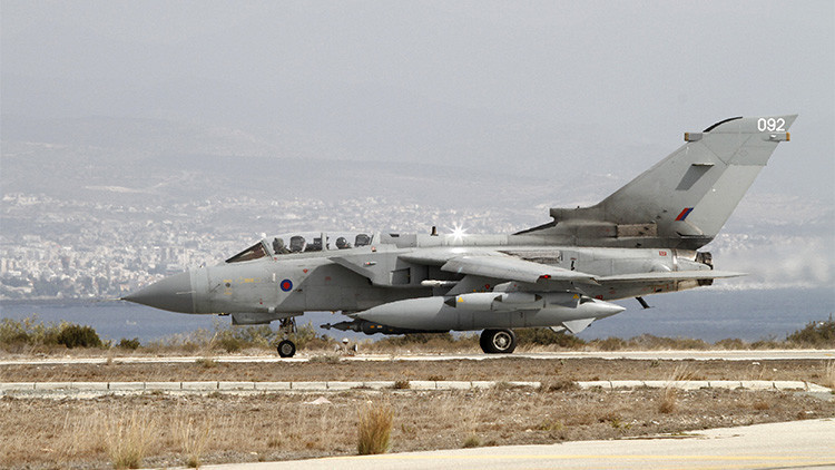 Un caza británico se prepara para el despegue en Chipre el 27 de septiembre de 2014