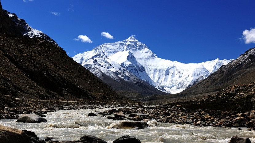 everest monta%C3%B1a 830x467 Observar al detalle el Everest desde la comodidad de tu sofá