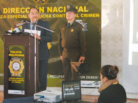 La Paz. El ministro Carlos Romero en una conferencia de prensa.