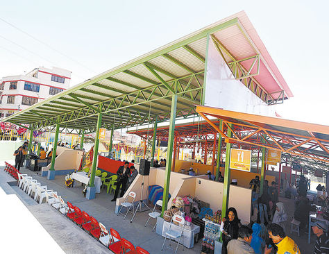 Moderno. Una vista del sector amarillo para la venta de abarrotes en el nuevo mercado Vergel Llojeta, ayer.