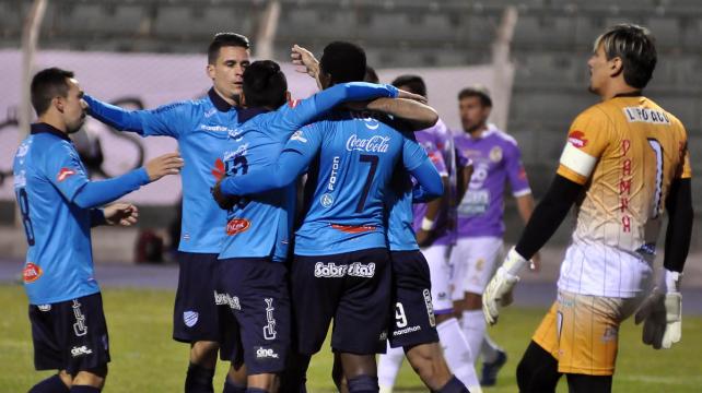 Los jugadores de la academia festejan el triunfo conseguido en la Villa Imperial. Foto: APG
