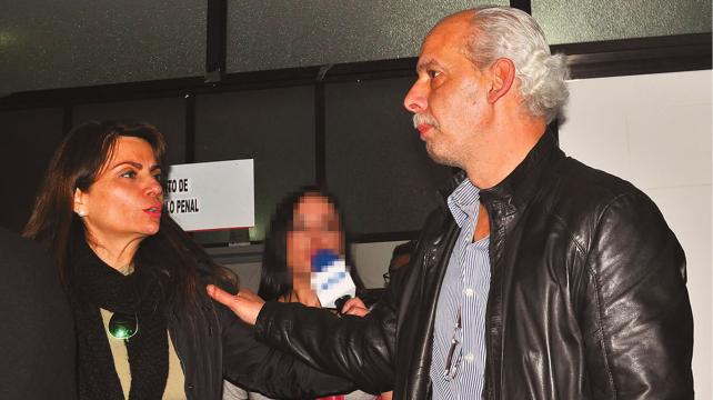Tania Hurtado (izq.) prestó declaraciones a la Fiscalía del Estado este jueves por la mañana. Foto: APG