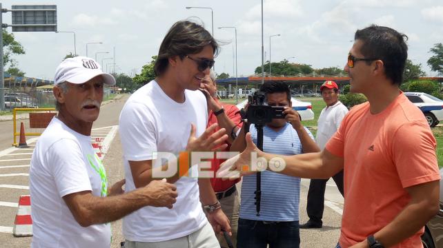 Marcelo saluda muy emocionado a su hermano Marlon. Foto: Nataly Carrión