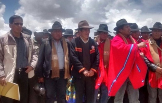 Liberan a dos de los seis funcionarios de la gobernación de La Paz retenidos en Vilaque Liberan a dos de los seis funcionarios de la gobernación de La Paz retenidos en Vilaque