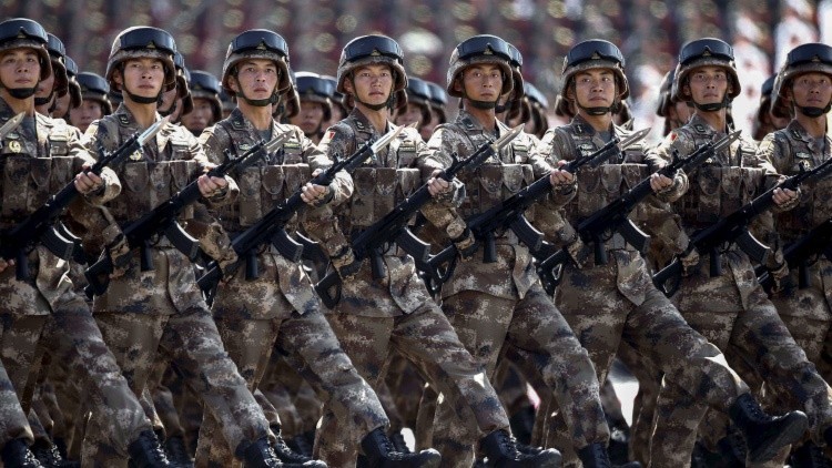 Las tropas chinas en el desfile militar en Pekín