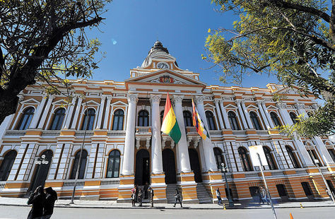 La Paz. Fachada de la Asamblea Legislativa, donde se tratará el proyecto de Ley del PGE 2016.