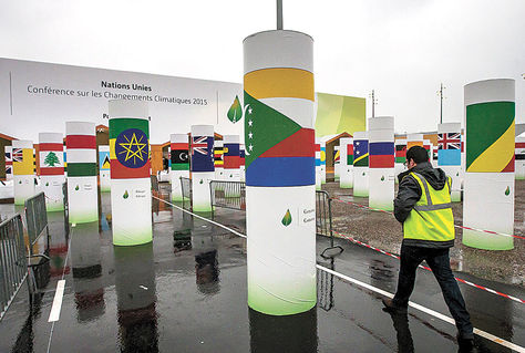 Escenario. El pabellón que acogerá la cumbre climática en Le Bourget, al norte de París (Francia).