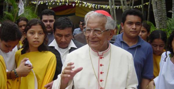 El papa Juan Pablo II, elevó a Julio Terrazas al rango de cardenal sacerdote el día 21 de febrero del 2001