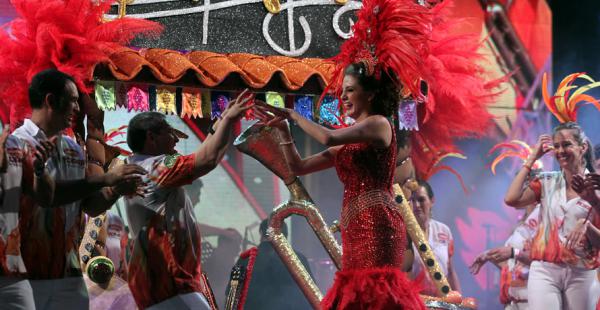 La previa Carnavalera tuvo la presencia de la reina del Carnaval, Valeria Saucedo.