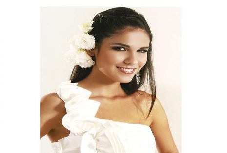 DE LOS CERTÁMENES DE BELLEZA A LA FIESTA GRANDE. La miss Bolivia Internacional 2014, Joselyn Toro, ahora es la figura principal de los Cabacos, que quieren ser coronadores para el Carnaval del 2017