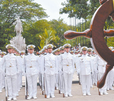 Armada. Efectivos de la Fuerza Naval Boliviana, en un acto cívico realizado en el oriente del país.