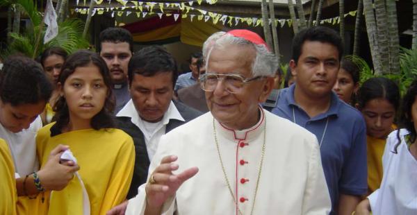 El papa Juan Pablo II, elevó a Julio Terrazas al rango de cardenal sacerdote el día 21 de febrero del 2001