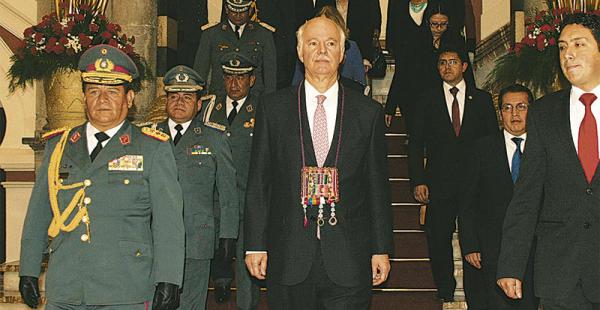 un problema global el narcotráfico es un problema que afecta a países de todos los continentes El embajador de Brasil en Bolivia, Raymundo Santos Rocha, propone un plan antidroga binacional