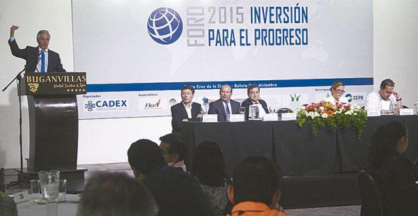 En el foro participaron autoridades departamentales, municipales, empresariales y de instituciones cívicas