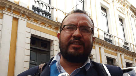 El ministro de Obras Públicas, Milton Claros, en declaraciones a los medios. Foto: La Razón
