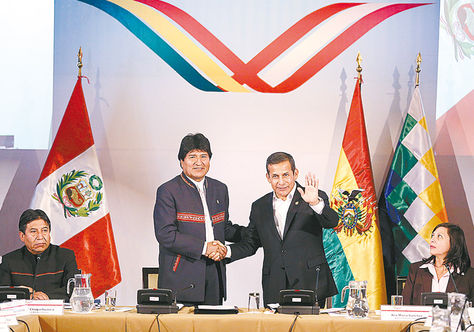 Encuentro. Morales y Humala se reunieron en Puno, Perú, donde hablaron del tren bioceánico.