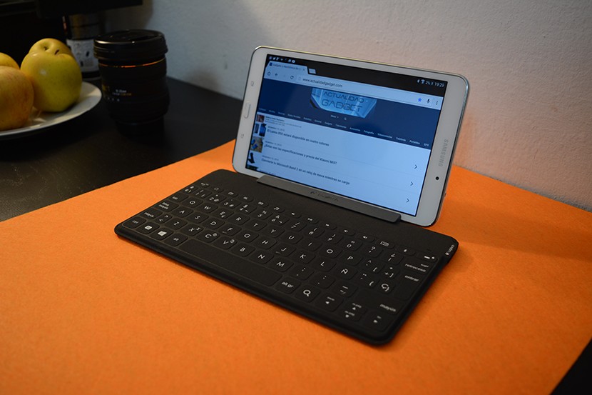 keys-to-go con una tablet en su soporte