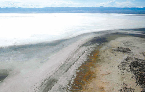Extensión. El segundo lago más grande de Bolivia se convirtió en un desierto inmenso.