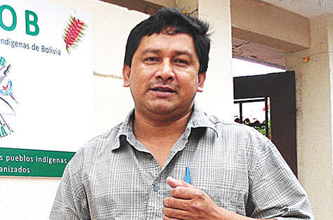 Indígena. Adolfo Chávez, dirigente sindical en su sede, en Santa Cruz.