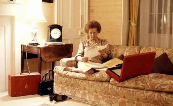 Margaret Thatcher camino al Parlamento europeo. Abajo, en Downing Street en 1983. Margaret Thatcher camino al Parlamento europeo. Abajo, en Downing Street en 1983.