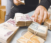 Dinero. El pago del aguinaldo de Navidad es de carácter obligatorio.