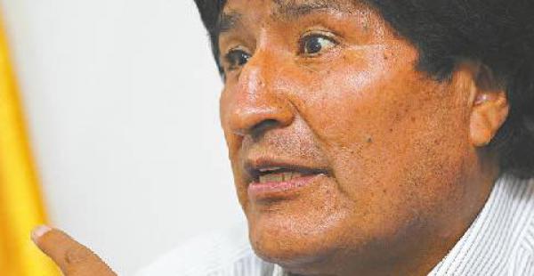Evo Morales señala que la democracia no termina el día del voto, se la practica cada día