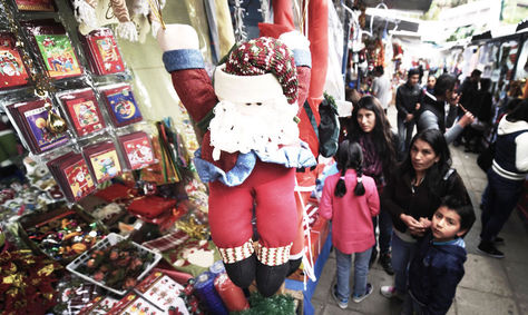 La época navideña invadió los negocios comerciales en La Paz