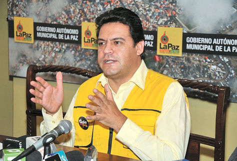 Revilla-pretende-aplicar--impuestazo--de-3-a-10%-a-transferencia-de-bienes