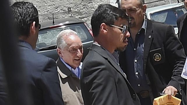 Figueredo fue custodiado por efectivos de inteligencia a su ingreso a la cárcel en Montevideo. Foto: AFP