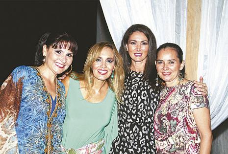 CONVERSADORAS. Heidi Manzoni, Susana Rubi, Mónica Abdala y Pia Franco, posando para la foto