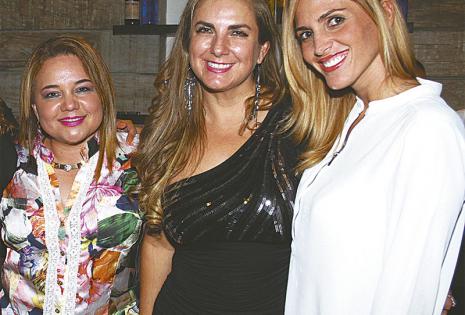 LLEGARON PUNTUALES. Elda Justiniano, Verónica Virreira y Natalia Nazrala, posando para el recuerdo