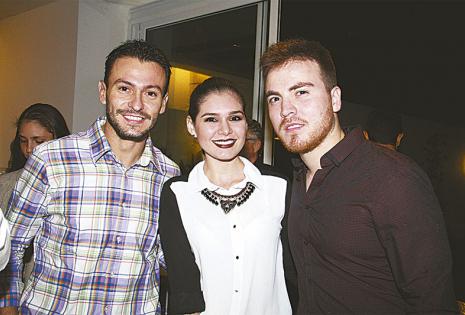 LOS AMIGOS DE SIEMPRE. Luis Antonio Farah, Carolina Antelo y Ricardo Dellien