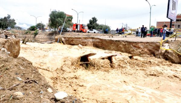 ASÍ SE VEÍAN LAS AGUAS DEL RÍO ROCHA EN LA ZONA DONDE ANTES ESTABA EL PUENTE PROVISIONAL.