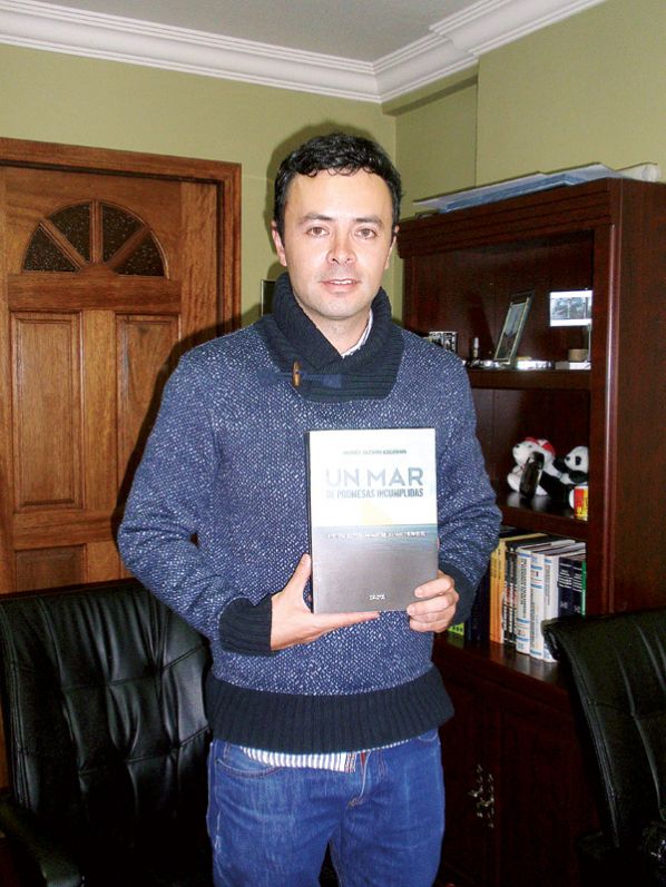 ANDRÉS GUZMÁN ESCOBARI ESTUDIÓ ECONOMÍA EN LA UNIVERSIDAD CATÓLICA, LUEGO RELACIONES INTERNACIONALES EN LA ACADEMIA DIPLOMÁTICA Y CONCLUYÓ UNA MAESTRÍA EN RESOLUCIÓN DE CONFLICTOS EN ÁMSTERDAM.