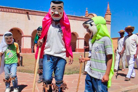 Peleas de gallos y villancicos se extienden hasta Reyes