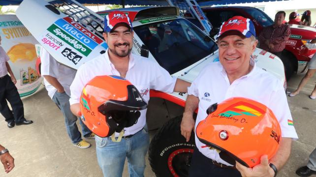 Luis Barbery (dcha.) junto a Hernán Daza, que será su navegante por cuarta vez consecutiva. Foto: Fuad Landívar
