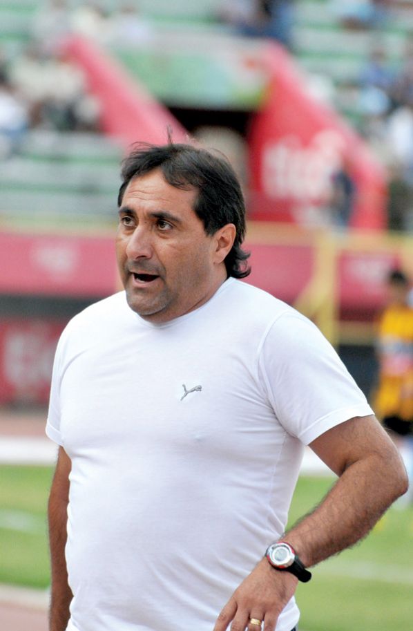 JULIO ZAMORA, NUEVO ENTRENADOR DE WILSTERMANN.