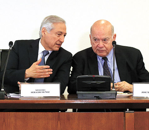 Santiago. Muñoz e Insulza dirigieron la reunión de los asesores chilenos para la demanda marítima.