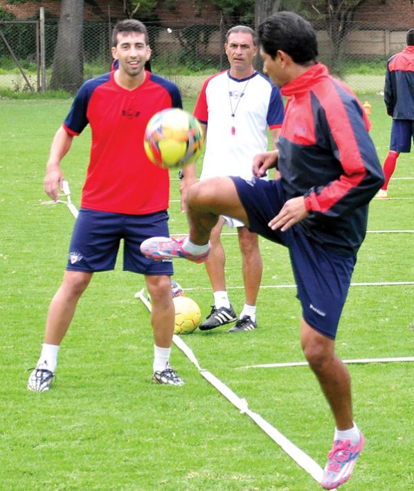 MARIANO TORRES (I) VISTIENDO LA INDUMENTARIA AVIADORA EN MAYO PASADO.
