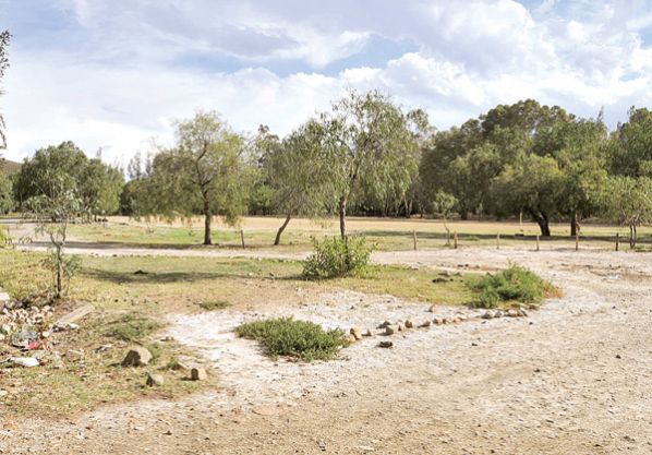 VISTA INTERNA DEL COMPLEJO MUNICIPAL DE LA LAGUNA ALALAY, FRENTE AL COUNTRY CLUB.