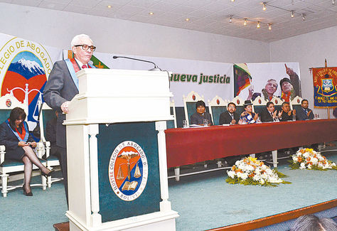 Acto. El titular del Colegio de Abogados de La Paz, Raúl Jiménez, ayer.